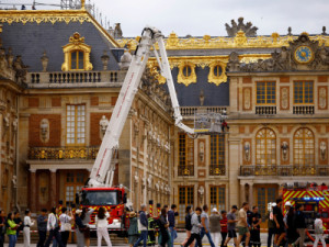 Incêndio atinge Palácio de Versailles, na França