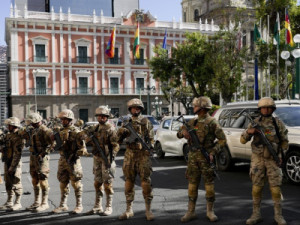 Militares tentam dar golpe de Estado na Bolívia e invadem palácio presidencial, mas ato é desmobilizado