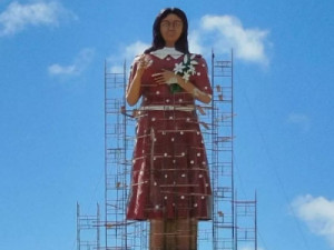 Estátua da Menina Benigna é finalizada no Cariri; lembre história da primeira beata do Ceará