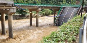 Queda de ponte durante chuva mata 11 pessoas e deixa outras 30 desaparecidas, na China