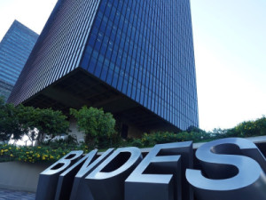 BNDES divulga edital de concurso com 150 vagas e salários de R$ 20,9 mil; veja como participar
