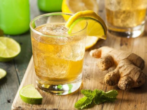 Quais são os benefícios do suco de hortelã e gengibre com limão?