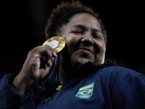 Beatriz Souza vence israelense e conquista medalha de ouro no judô