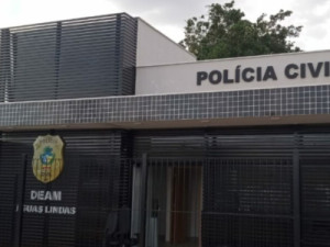 Professor é preso suspeito de estuprar aluna de 13 anos após mãe encontrar mensagens