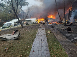 Avião com 62 pessoas a bordo cai em Vinhedo, no interior de SP