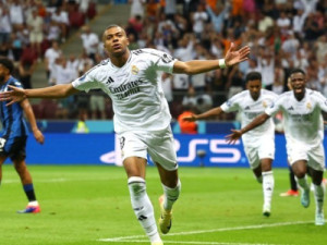 Mbappé marca na estreia, Real vence Atalanta e conquista Supercopa da Uefa