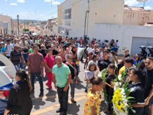 Acidente: Tio da Policial Samara e do Padre Samuel é sepultado com comoção em Barbalha