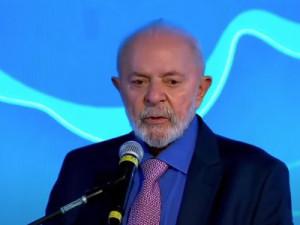 Em evento em fábrica de remédios, Lula cobra celeridade da Anvisa na liberação de medicamen-tos