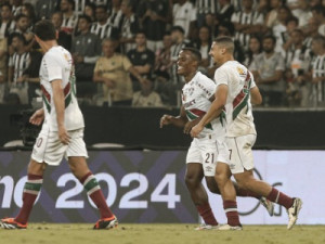 Fluminense vence o Atlético-MG e dorme fora do Z-4 do Brasileirão