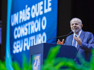 Lula anuncia incentivos à leitura na abertura da 27ª Bienal Internacional do Livro de São Paulo