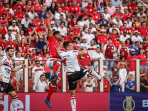 Vila Nova e Botafogo-SP empatam em jogo com falha feia de Dênis Júnior