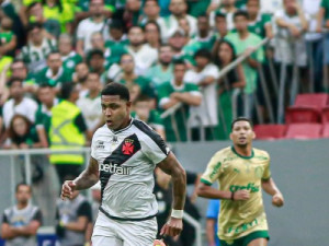 Ex-Fortaleza, David rompe ligamento cruzado e desfalca Vasco por até 10 meses