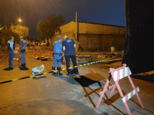 Chuva forte derruba muro de construção e mata adultos, criança e cachorro no interior de SP