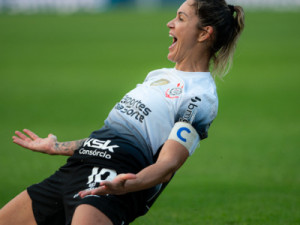 Corinthians sofre no fim, mas vence Boca e vai à final da Libertadores Feminina