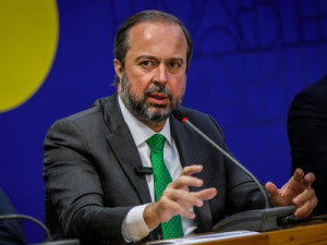 Governo decide por não retomar o horário de verão neste ano, diz ministro de Minas e Energia