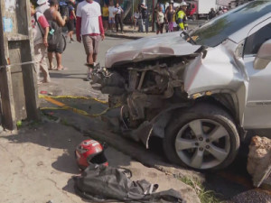 Motociclista morre imprensado entre carro e poste em acidente no Recife; motorista estava na contramão e foi preso