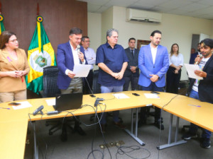 Deputado Fernando preside sessão de posse do deputado Apollo Vicz