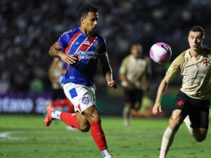 Com dois gols de Payet, Vasco derrota o Bahia em São Januário