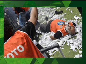 Fotógrafo é atingido por bomba em confusão na Arena MRV e deve passar por cirurgia