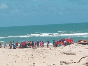 Turista de São Paulo morre afogado na praia de Porto das Dunas, na grande Fortaleza