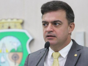 Fernando Santana retira candidatura à presidência da Alece: 'Não faço política como projeto pessoal'