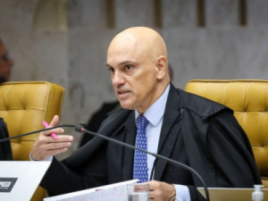 Inquérito do golpe: Moraes derruba sigilo do relatório da PF e envia material à PGR