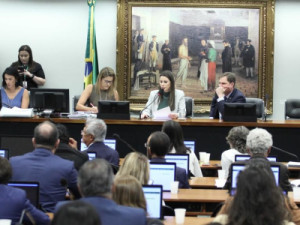 Como votaram os deputados cearenses na 'PEC do Aborto' aprovada na CCJ da Câmara dos Deputados