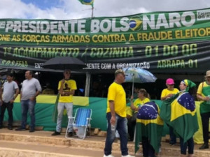 PF aponta que Mauro Cid atuou para manter acampamentos golpistas em frente a quarteis