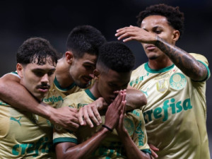 Palmeiras é salvo pelo talento de Estêvão, mas não passa confiança para conquistar o título