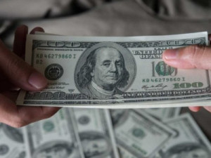 Dólar chega a R$ 6,08 e bate novo recorde de fechamento