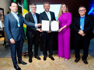 Governo do Ceará é Caixa Econômica Federal assinam repasse para construção de mais três Casas da Mulher Brasileira