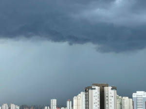 Chuva deixa toda capital em estado de atenção; 117 mil imóveis estão sem energia elétrica na Grande SP