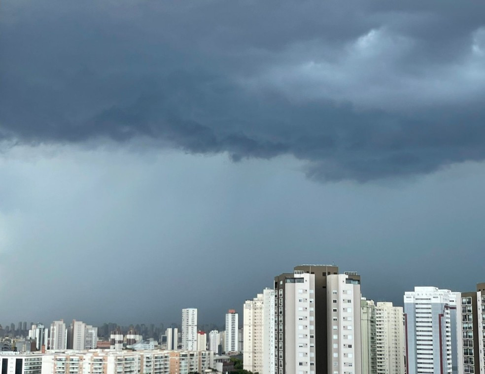 Chuva deixa toda capital em estado de atenção; 117 mil imóveis estão sem energia elétrica na Grande SP