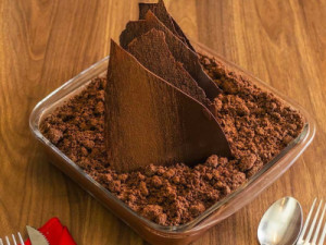 Mousse de chocolate com farofa crocante para ceia de Natal e Ano Novo