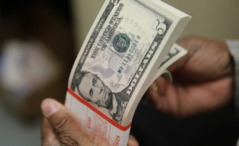 Dólar abre em alta e bate R$ 6,16, com avaliação final do pacote de corte de gastos; Ibovespa cai