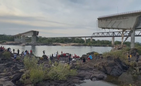 16 pessoas senguem desaparecidas após ponte entre Maranhão e Tocantins desabar, uma morte confirmada