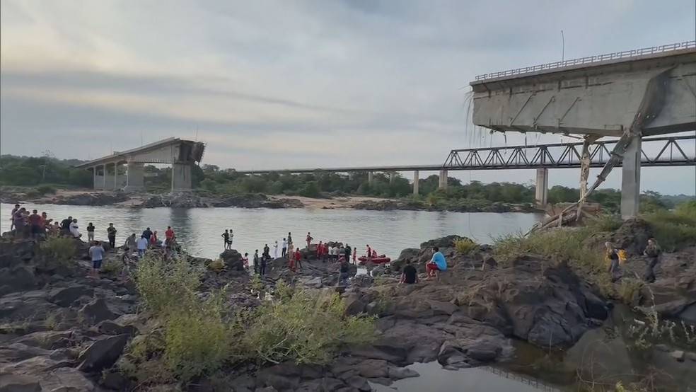 16 pessoas senguem desaparecidas após ponte entre Maranhão e Tocantins desabar, uma morte confirmada