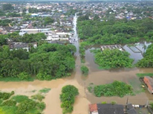 Temporal em Peruíbe, SP, deixa cidade alagada e mais de 200 desabrigados