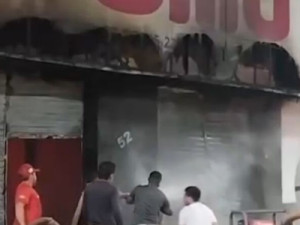 Incêndio destrói loja de bijuterias no Centro Comercial de Várzea Alegre; causa é investigada