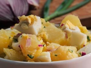 Salada de batata com ovo