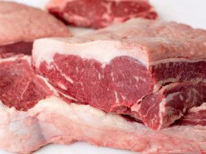 Entenda se a reforma tributária vai deixar a carne mais barata