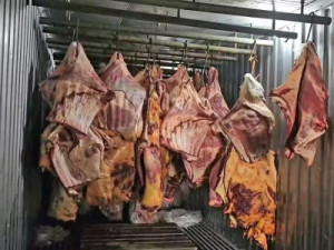 Suspeitos de vender carne que ficou submersa em enchente de Porto Alegre são presos no RJ