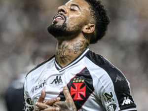 Vasco bate o Madureira em Manaus na estreia do time principal e ganha a primeira no Carioca