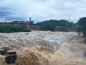 Nível do Rio Tietê sobe, coloca Salto em atenção e causa fechamento de complexo turístico