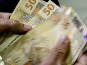 Rendimento domiciliar per capita vai a R$ 2.069 no Brasil em 2024, alta de 9,30%