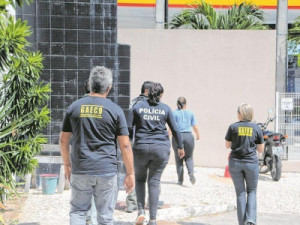 Integrantes da facção criminosa Comando Vermelho se ligavam a policiais para cometer diversos crimes em Fortaleza