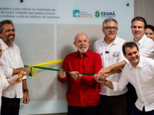 Lula inaugura Hospital Universitário do Ceará e agradece profissionais de saúde: 'Quem salvou esse país foi o SUS'