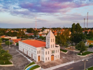 Prefeitura de Barroquinha, no Interior do Ceará, abre seleção com 107 vagas e salários de até R$ 8 mil