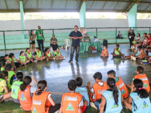 Projeto Esporte Superação realiza aula inaugural de Futsal na Escola Nazinha Garcia