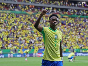 Brasil vence a Colômbia com gol de Vini Jr aos 53 do segundo tempo